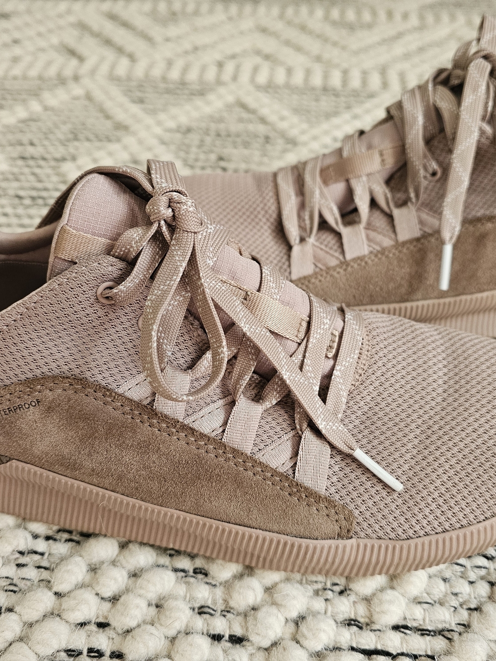 GUC Sorel Women's Out 'N About Plus Waterproof Sneakers Size 9 Pinkish Tan Mauve